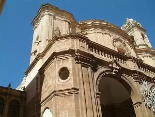 Palazzo Ossuna Trapani 2*,
